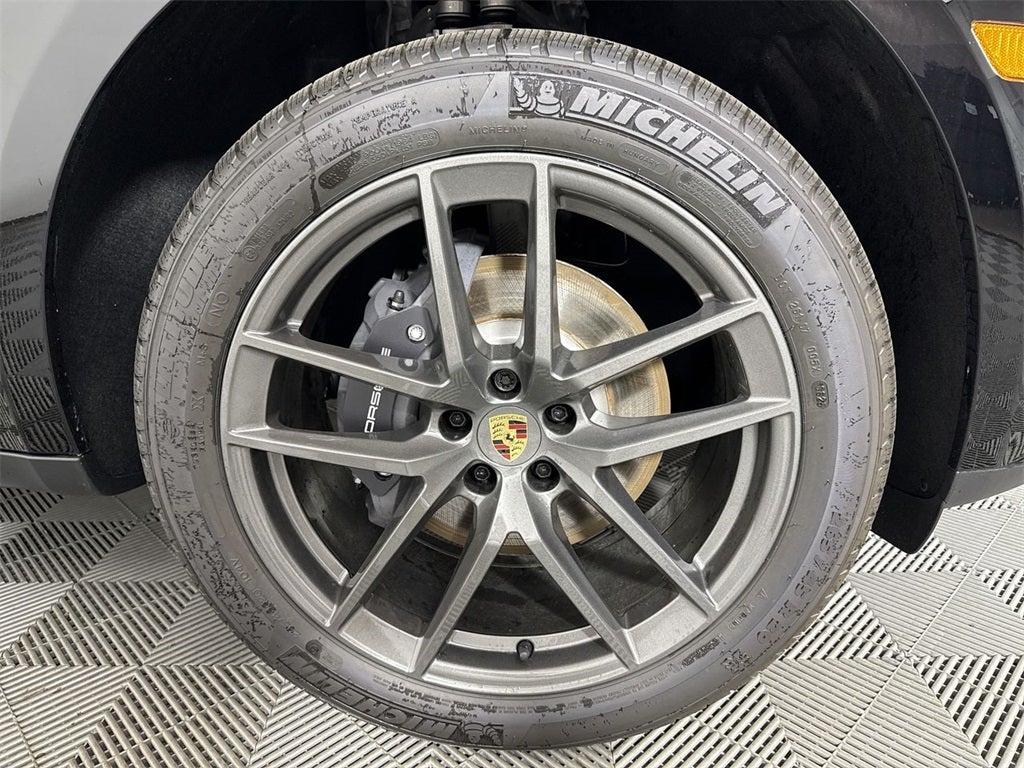 2025 Porsche Macan T