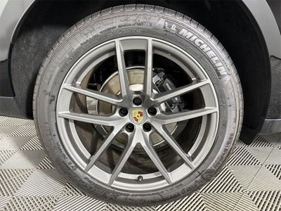 2025 Porsche Macan T