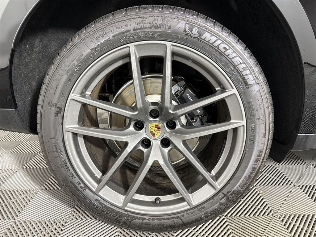 2025 Porsche Macan T