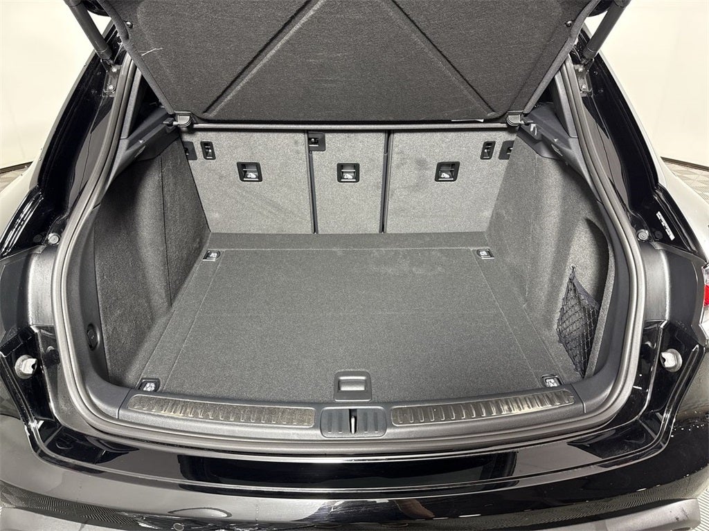 2025 Porsche Macan T