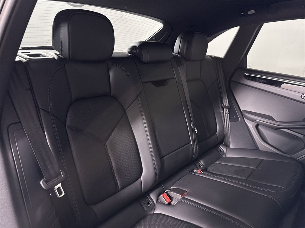 2025 Porsche Macan T