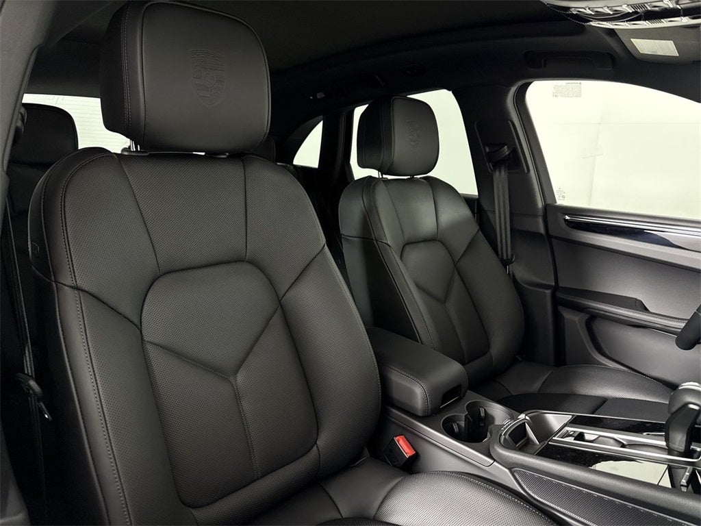 2025 Porsche Macan T