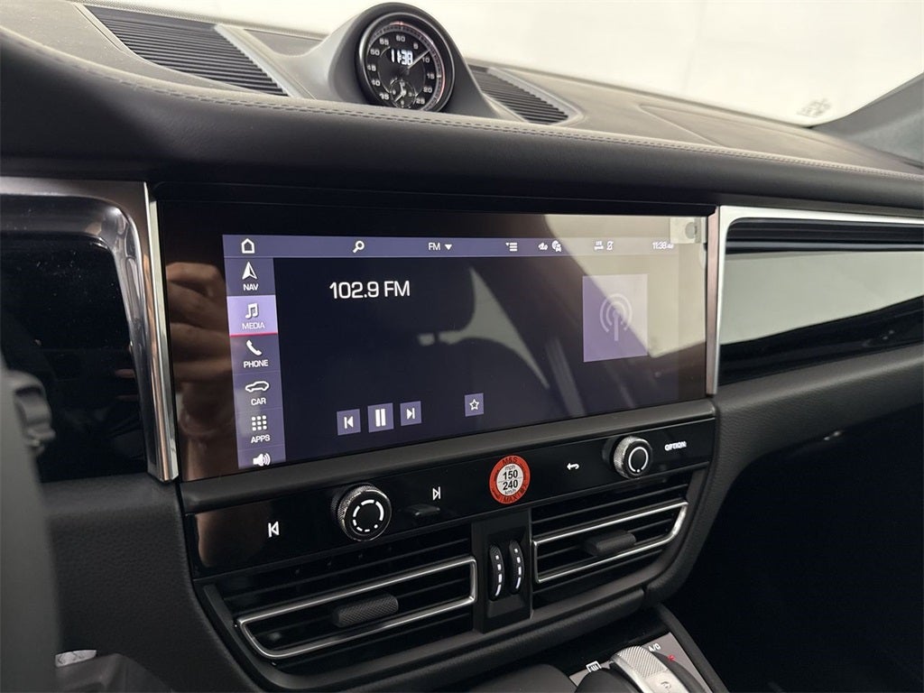 2025 Porsche Macan T