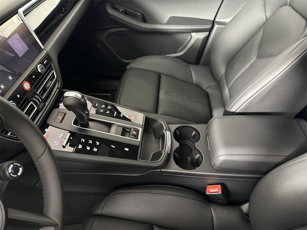 2025 Porsche Macan T