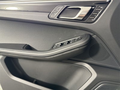 2025 Porsche Macan T