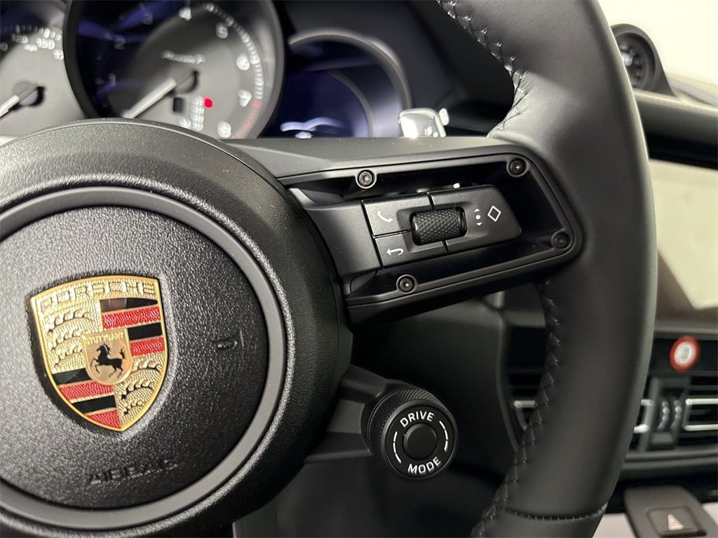 2025 Porsche Macan T