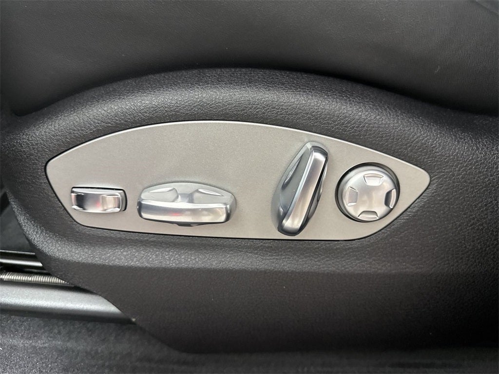 2025 Porsche Macan T