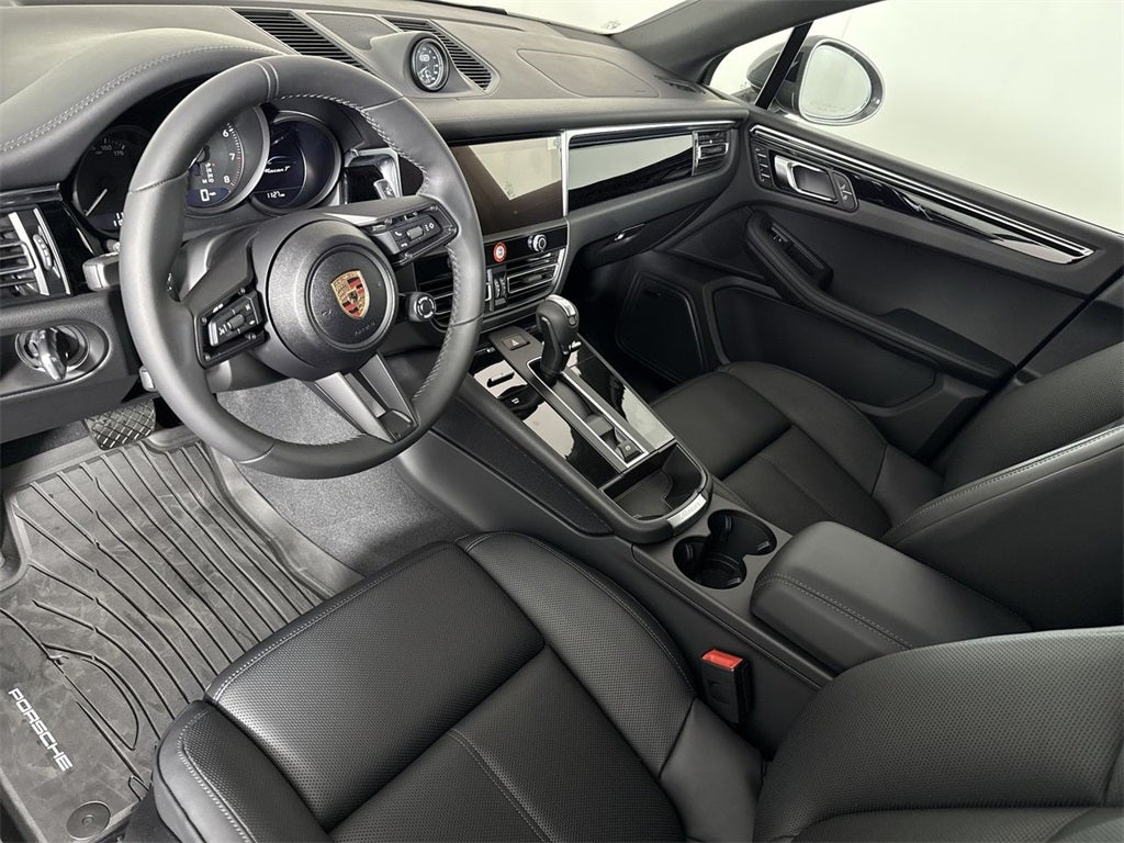 2025 Porsche Macan T