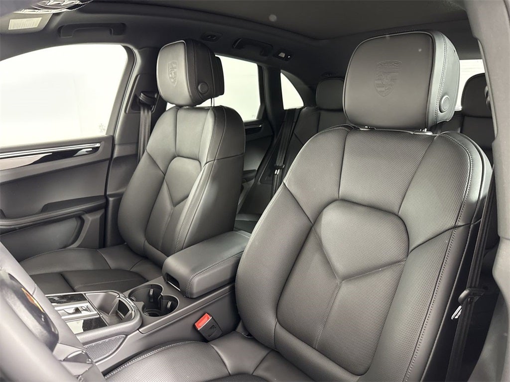 2025 Porsche Macan T