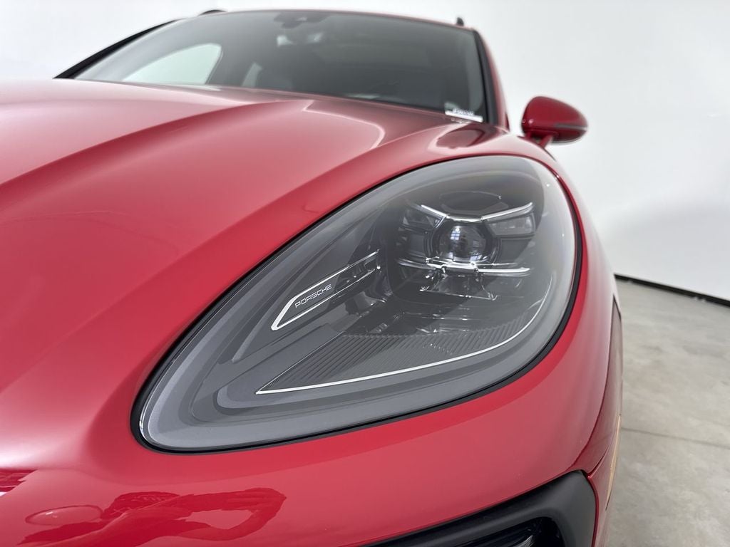 2026 Porsche Macan AWD