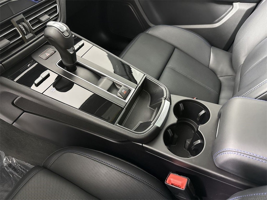 2023 Porsche Macan T