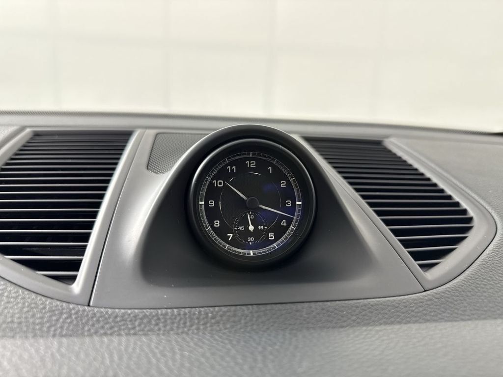 2023 Porsche Macan T