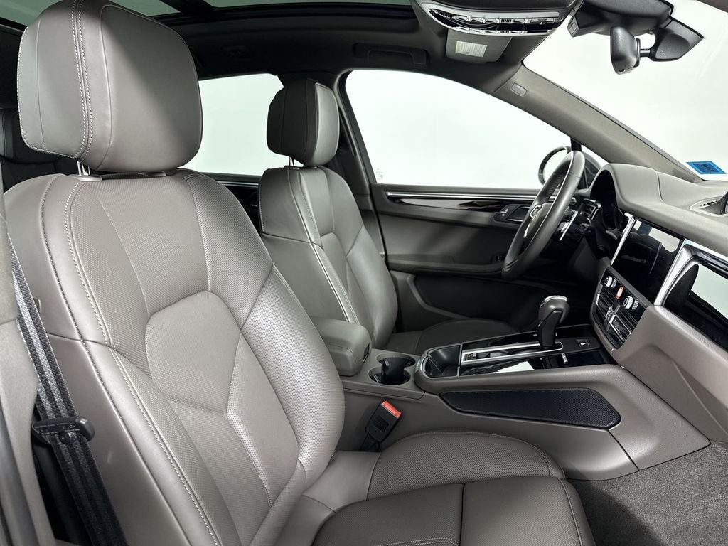 2025 Porsche Macan AWD