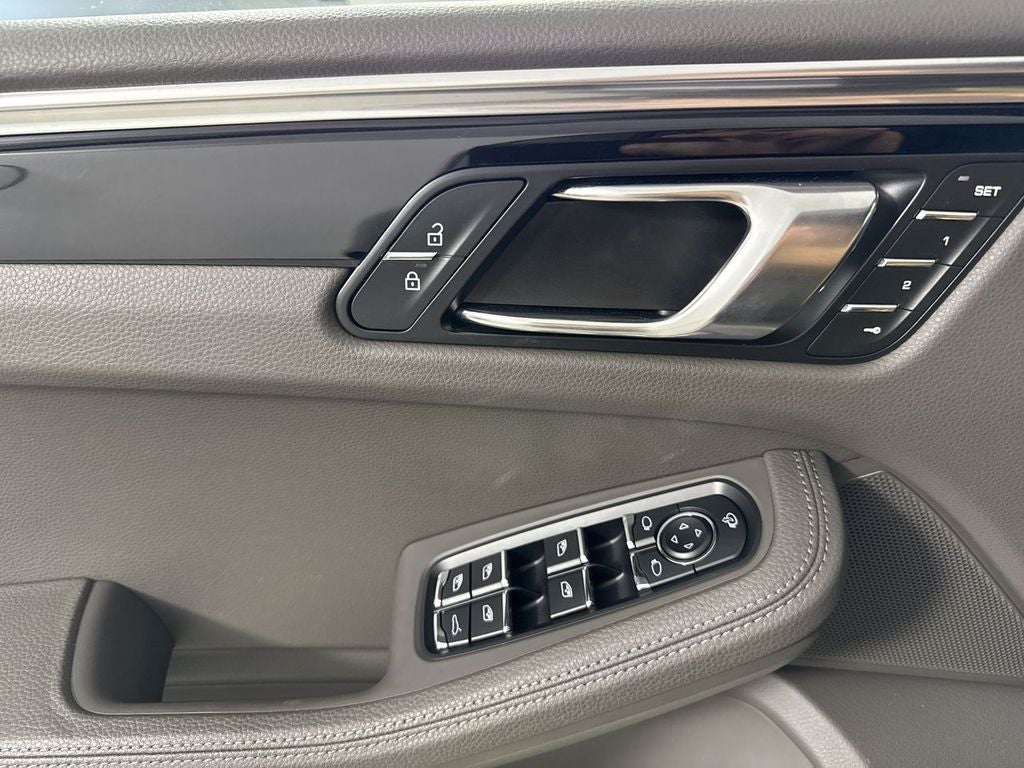 2025 Porsche Macan AWD