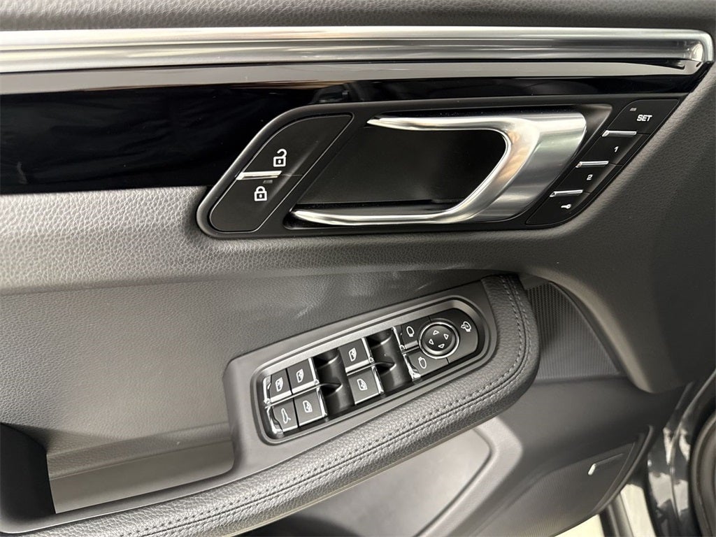 2025 Porsche Macan AWD