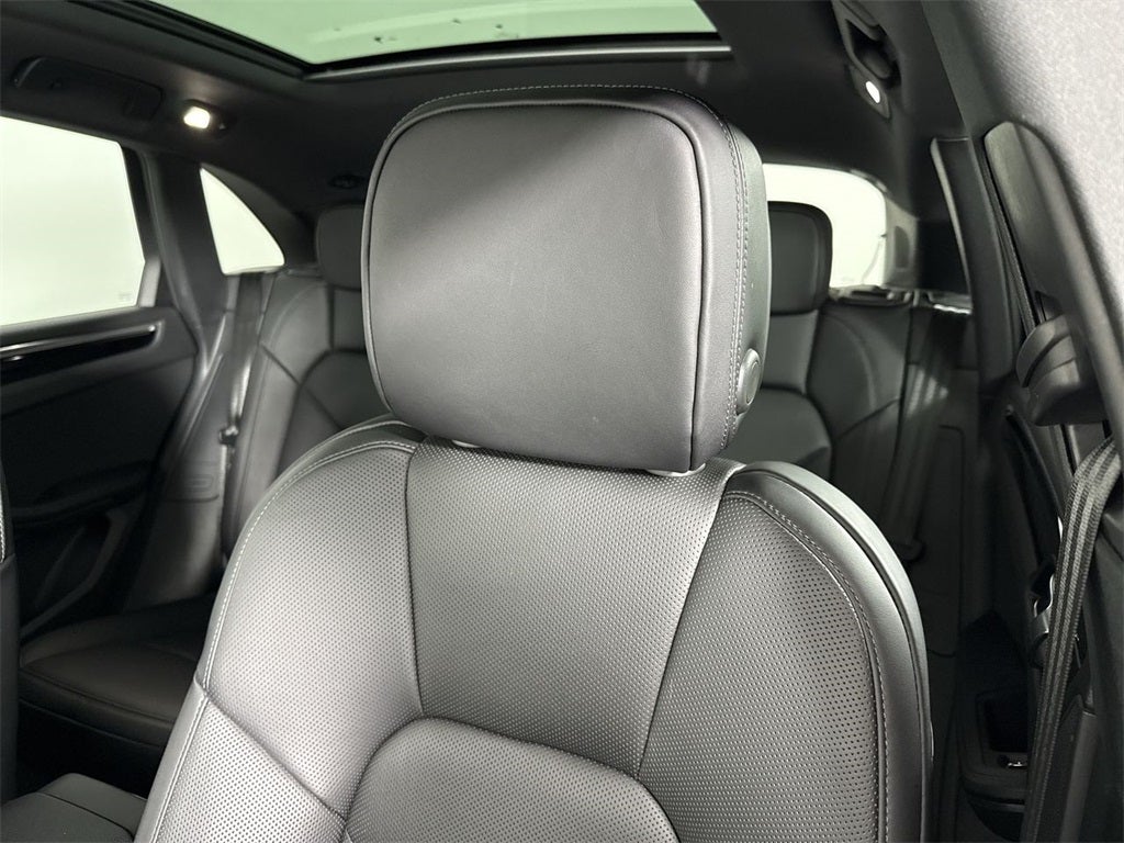 2025 Porsche Macan AWD