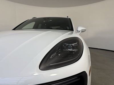 2025 Porsche Macan Base