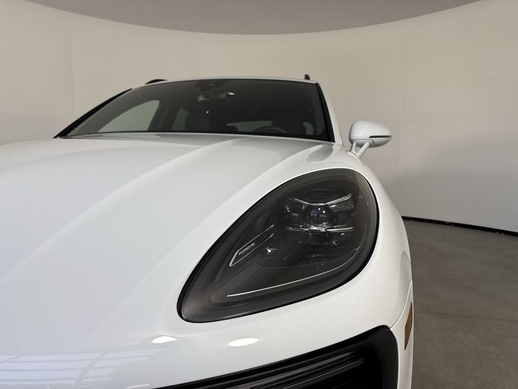 2025 Porsche Macan Base