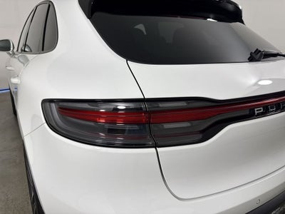 2025 Porsche Macan Base