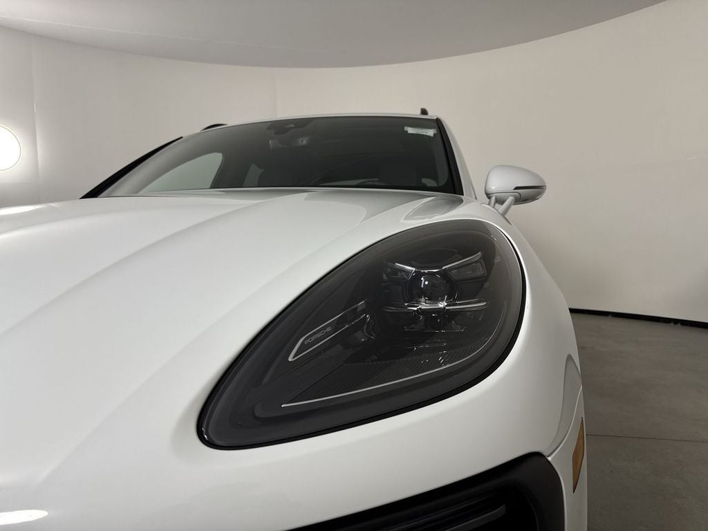 2026 Porsche Macan AWD