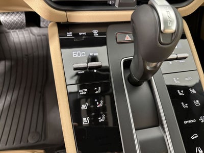 2026 Porsche Macan AWD