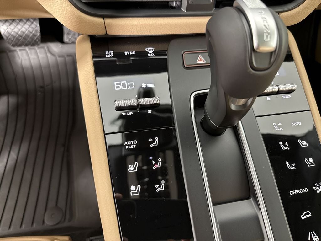 2026 Porsche Macan AWD