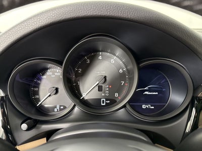 2026 Porsche Macan AWD