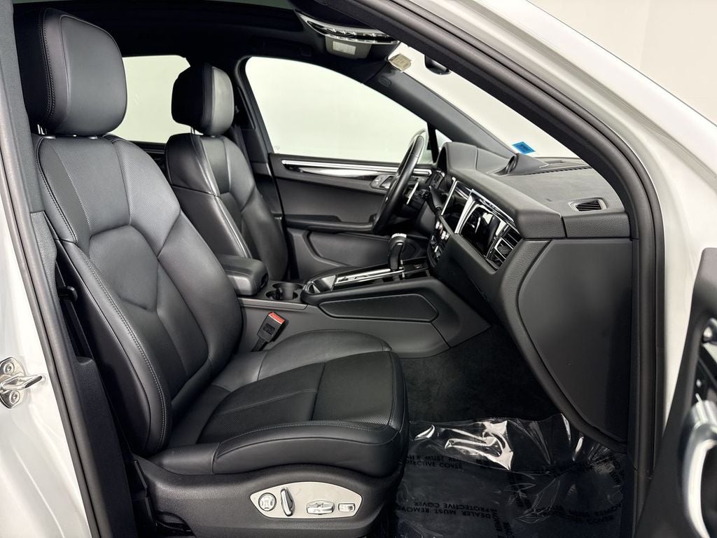 2023 Porsche Macan AWD