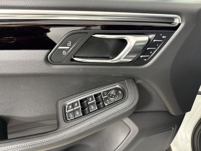 2023 Porsche Macan AWD