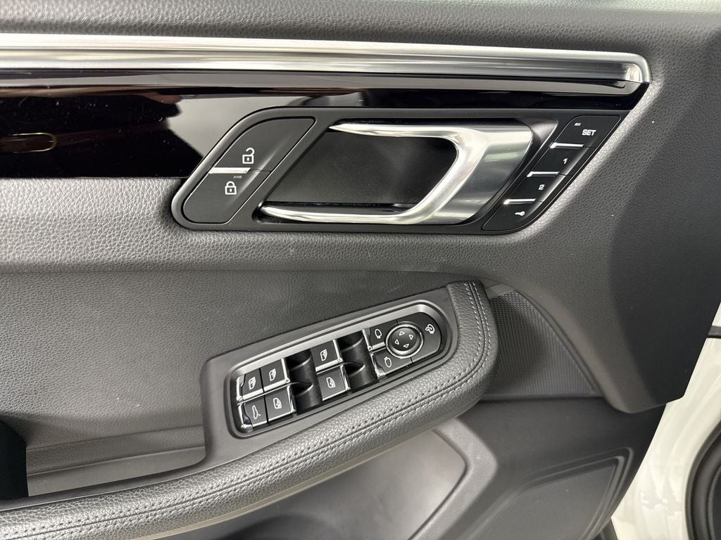 2023 Porsche Macan AWD