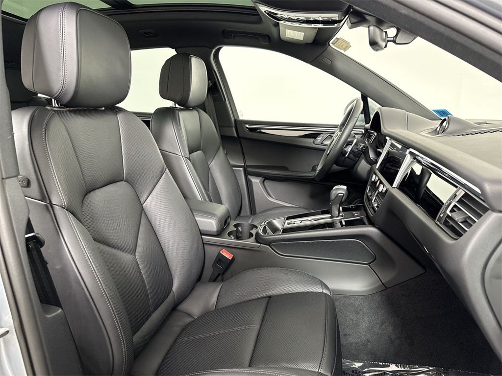 2025 Porsche Macan AWD