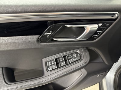 2025 Porsche Macan AWD