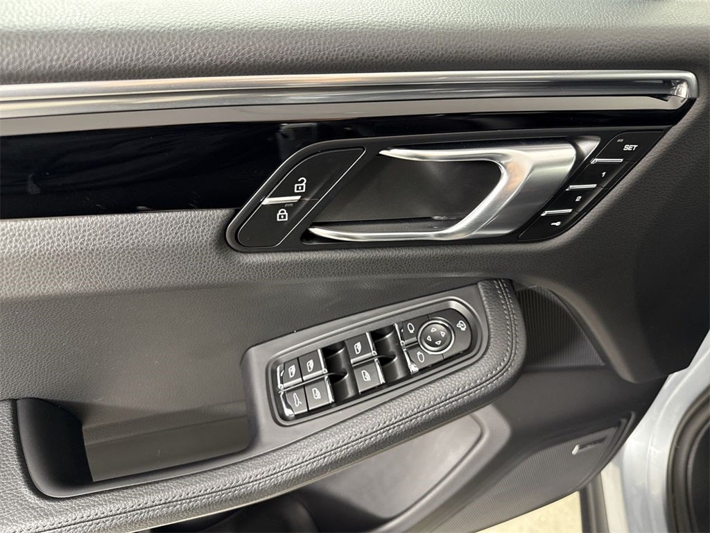 2025 Porsche Macan AWD