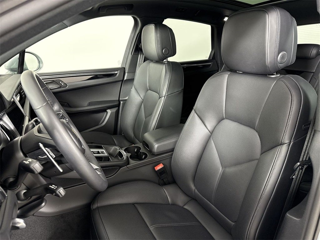 2025 Porsche Macan AWD