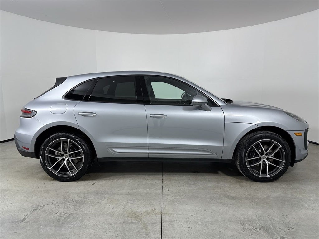 2025 Porsche Macan AWD
