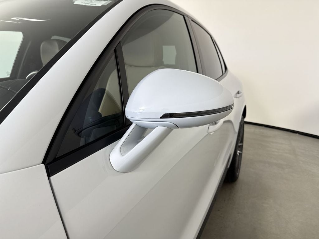 2025 Porsche Macan AWD