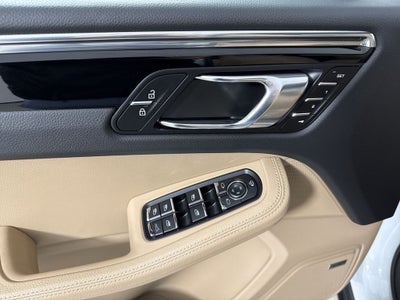 2025 Porsche Macan AWD
