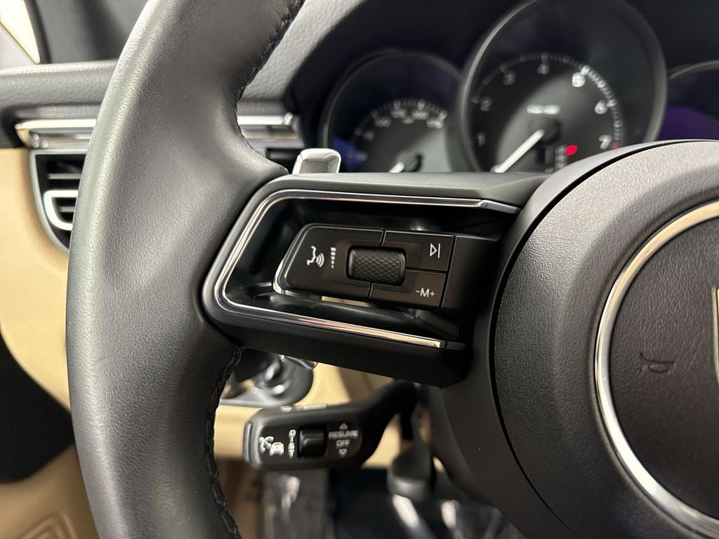 2025 Porsche Macan AWD