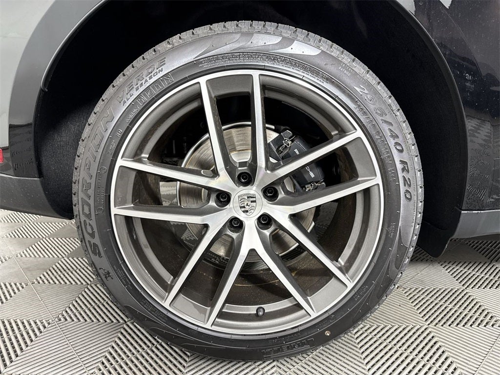 2025 Porsche Macan AWD