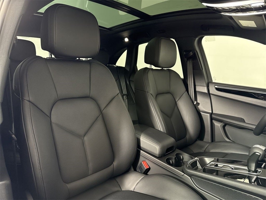2025 Porsche Macan AWD