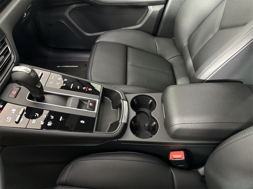 2025 Porsche Macan AWD