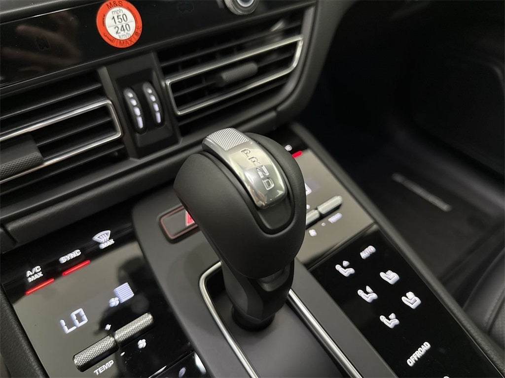 2025 Porsche Macan AWD