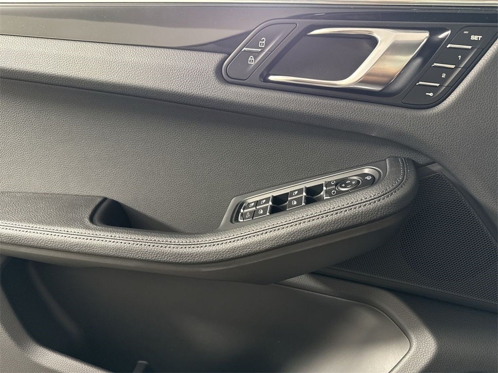 2025 Porsche Macan AWD