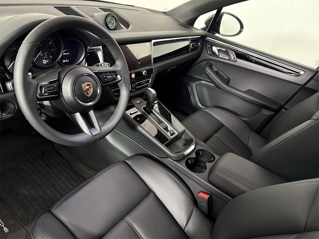 2025 Porsche Macan AWD