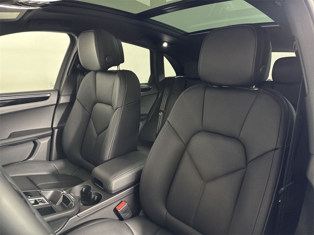 2025 Porsche Macan AWD