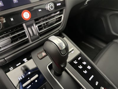 2026 Porsche Macan AWD