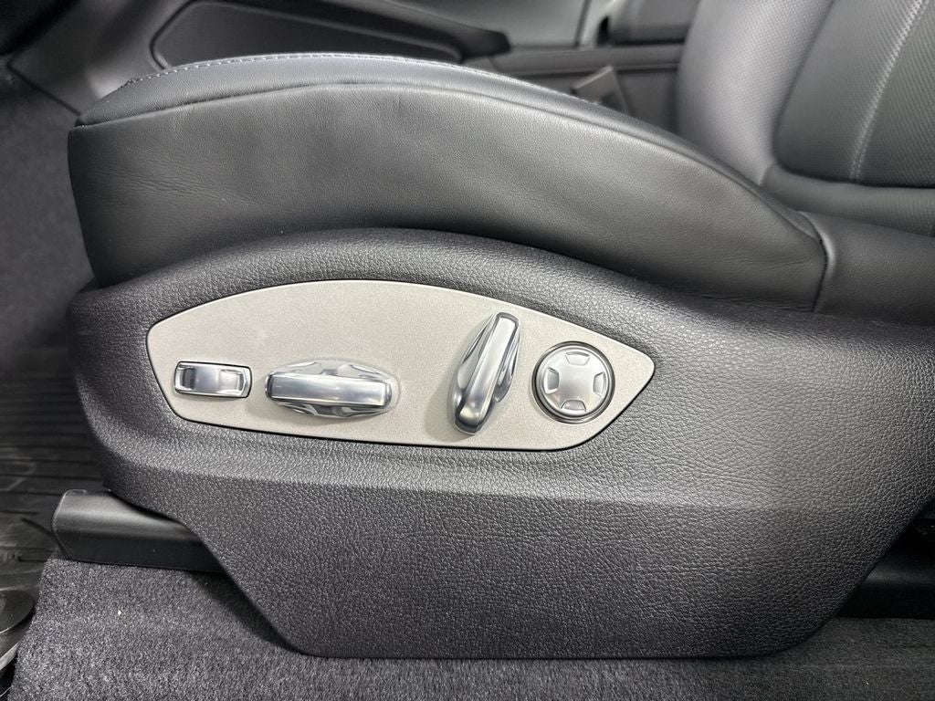 2026 Porsche Macan Macan T