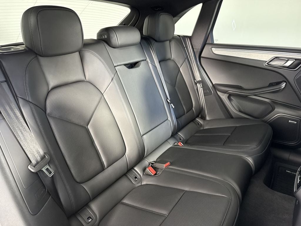 2026 Porsche Macan AWD
