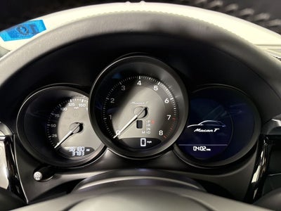 2023 Porsche Macan T