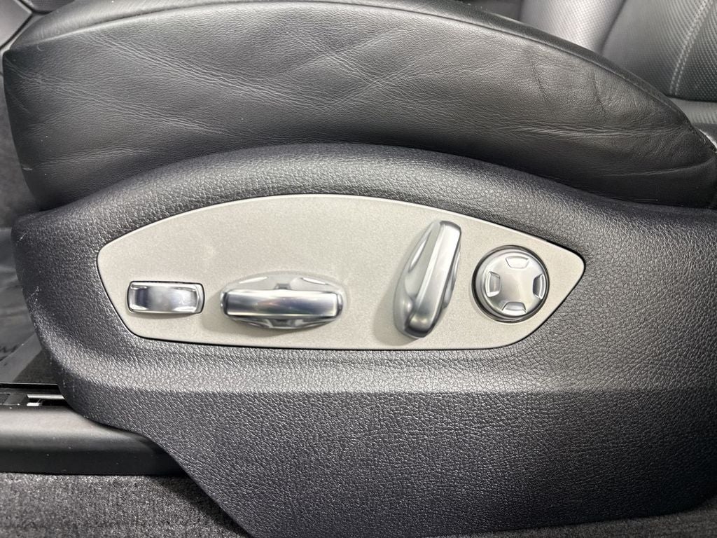 2023 Porsche Macan T